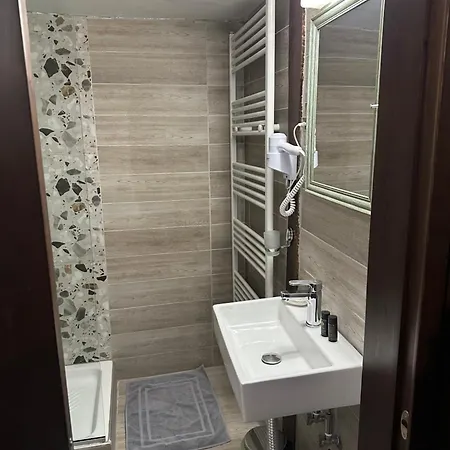 Varosi בית הארחה