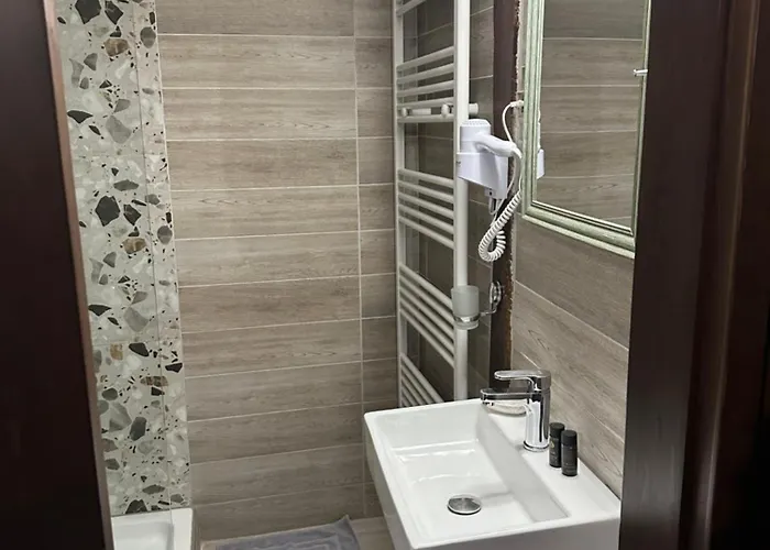 Varosi בית הארחה